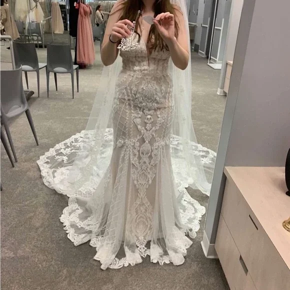 chinese dress ladies Used David's Bridal Off the Shoulder Tulle Ball Gown Wedding Dress